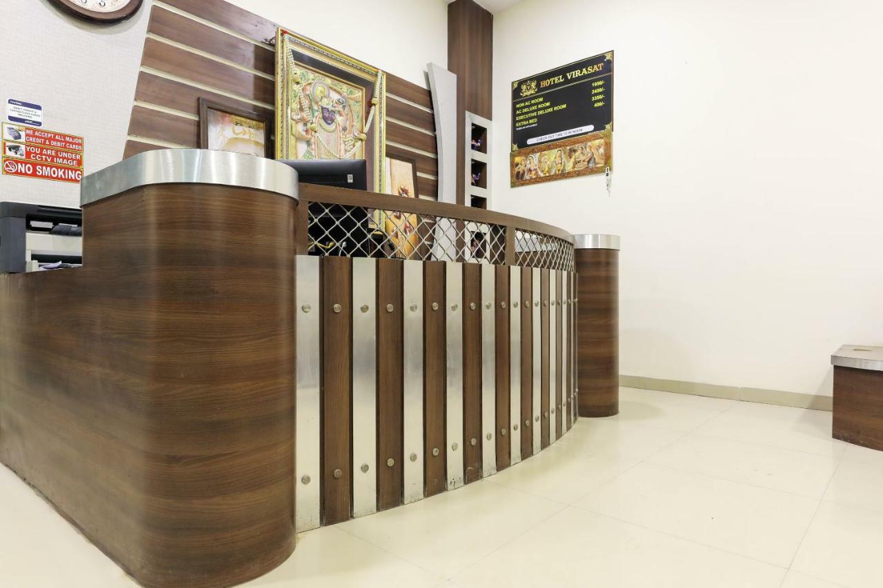 Oyo 43851 Hotel Virasat Māndu Esterno foto